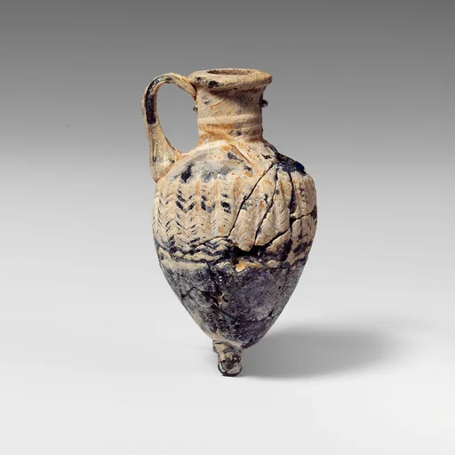 Glass amphoriskos (perfume bottle)