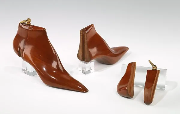 Shoe trees — Pierre Yantorny