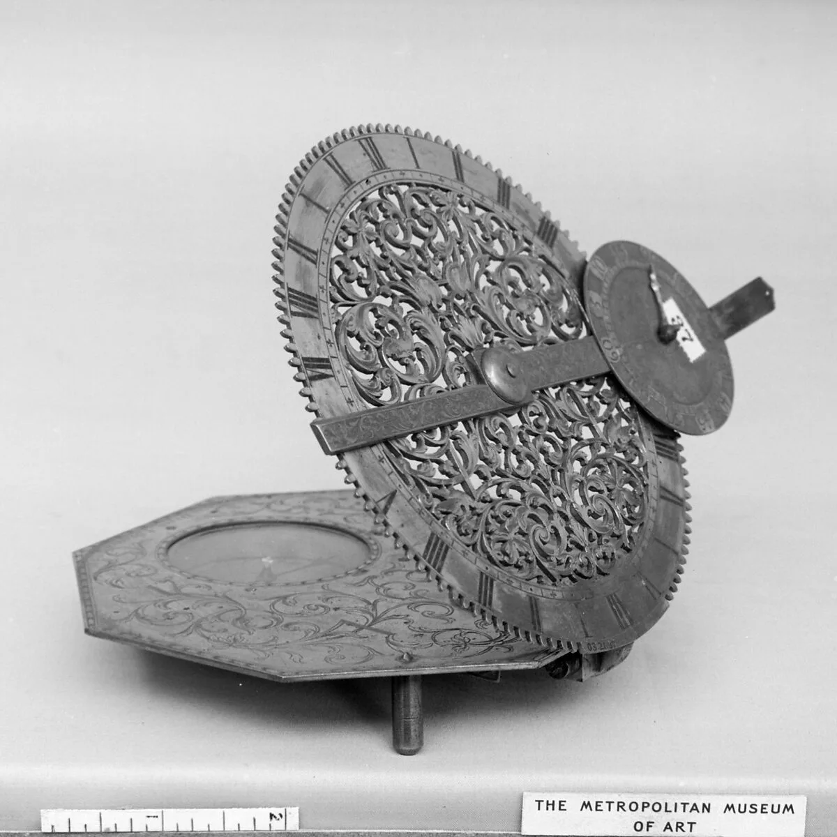 Portable compass dial — Claude Dunod