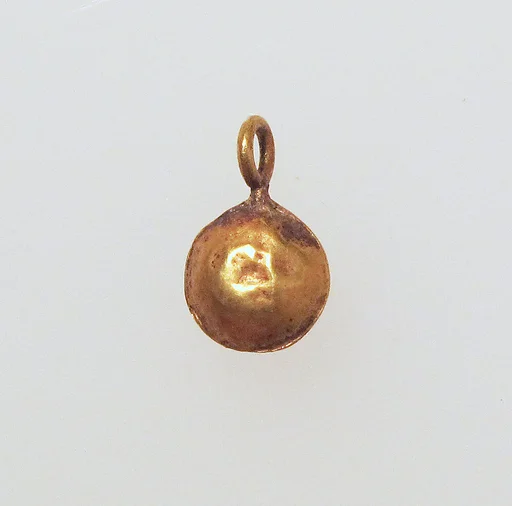 Pendant, lentoid