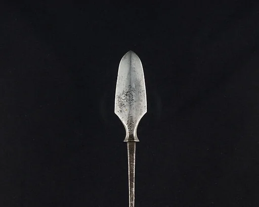 Arrowhead (<i>Yanone</i>)