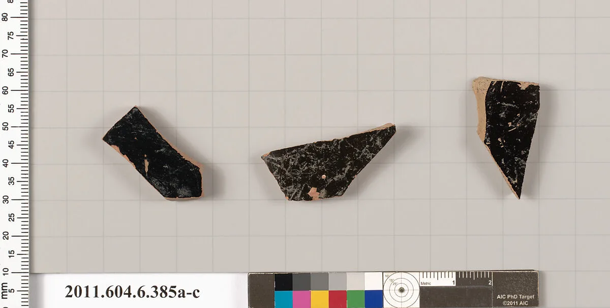 Terracotta fragments of closed shapes — Unknown