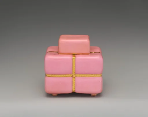Tea caddy with cover