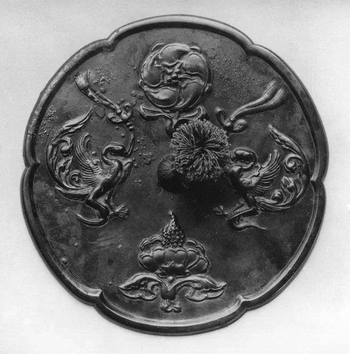 唐 雙鵉花枝紋銅鏡|Mirror with paired fantastic birds and floral designs