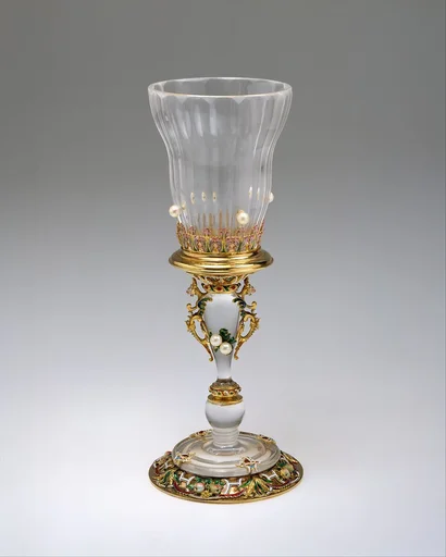 Standing cup