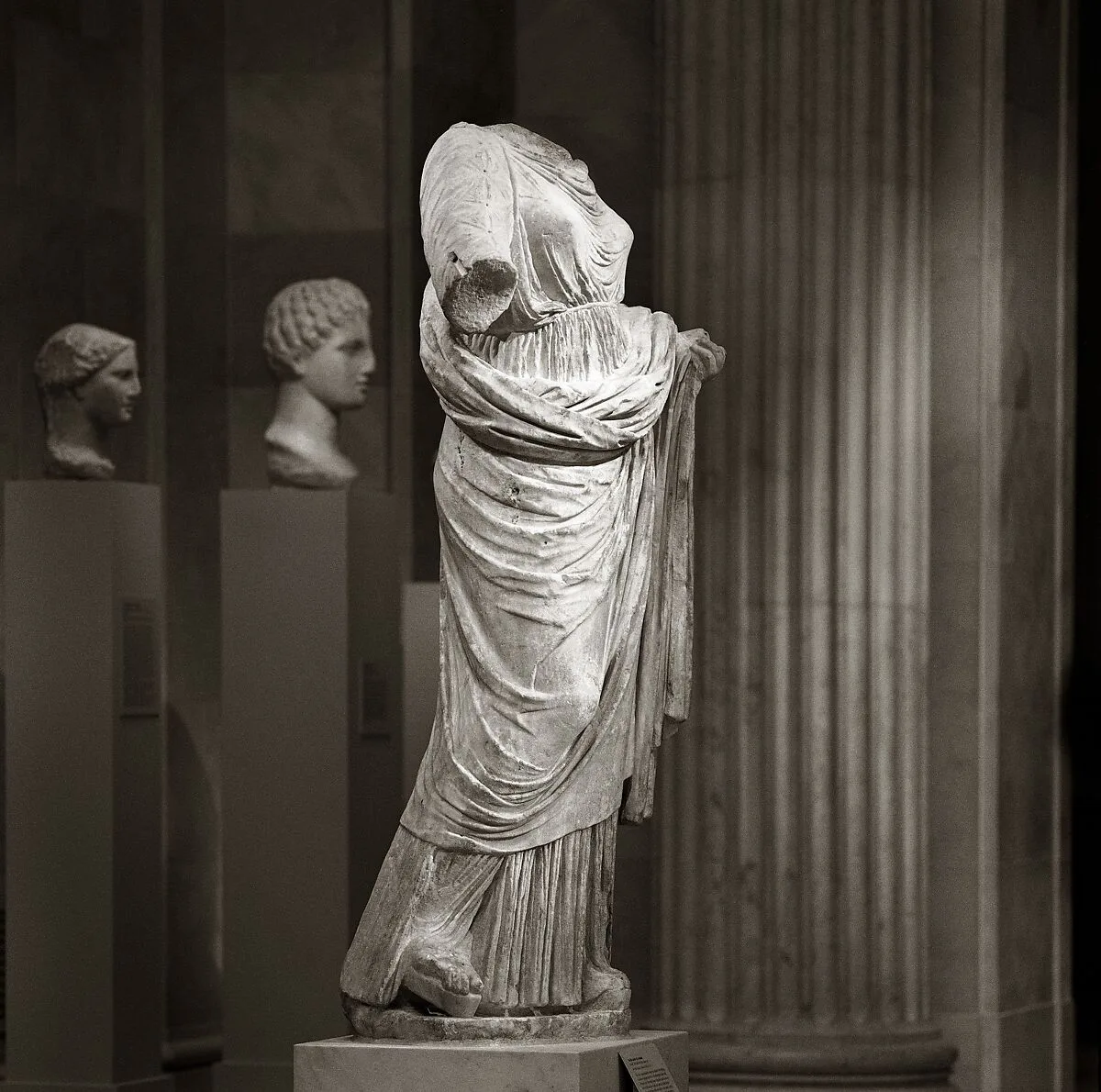 Marble statue of a woman — Unknown
