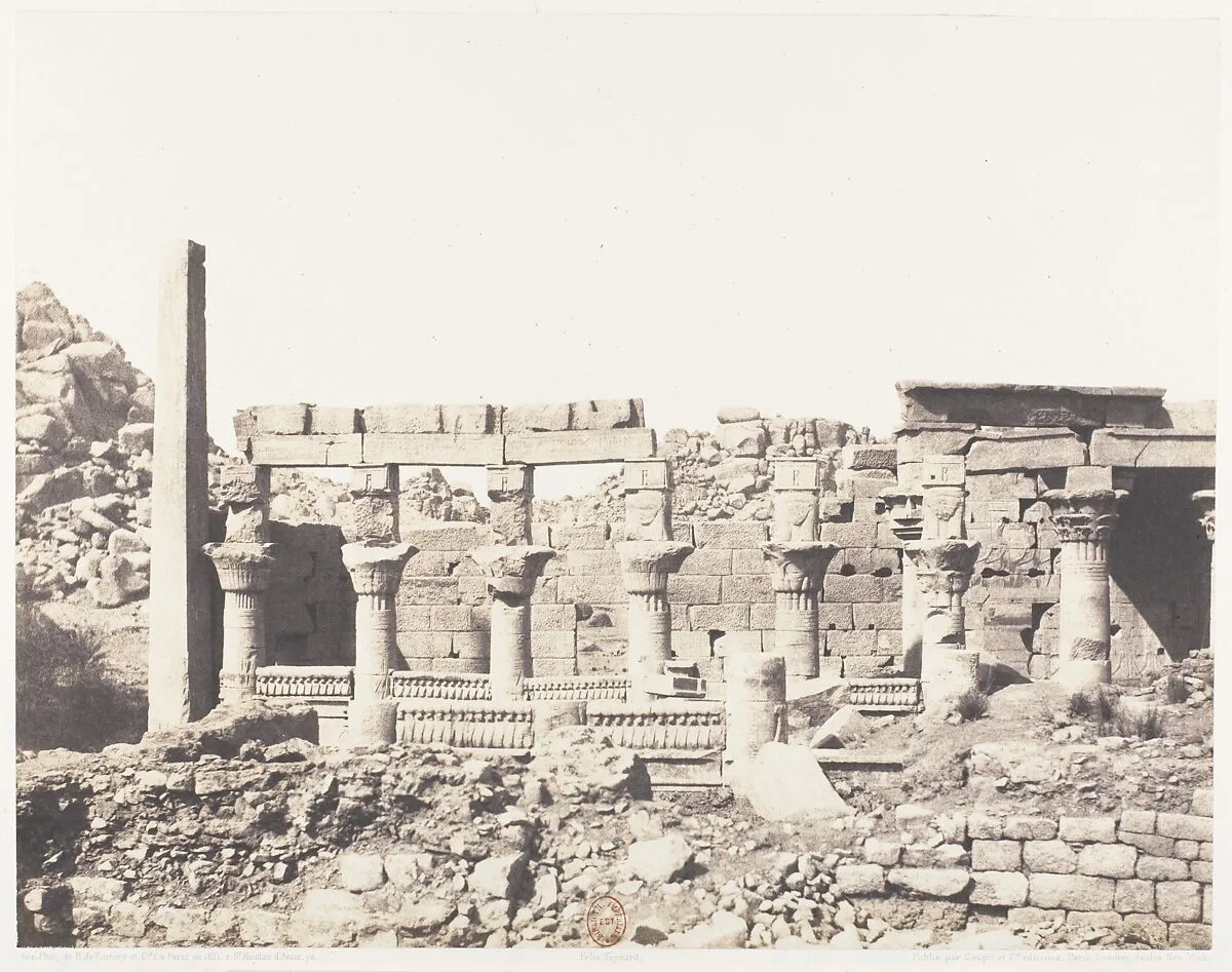 Ile de Fîleh (Philæ), Édifice du Sud et Partie de la Colonnade Occidentale Vue du Point V — Félix Teynard|Imprimerie Photographique de H. de Fonteny et Cie