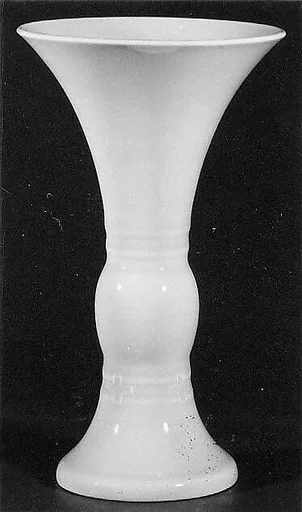 二十世紀初 景德鎮窯粉青釉“靜遠堂制”花觚|Vase in the shape of an ancient ritual beaker (gu)
