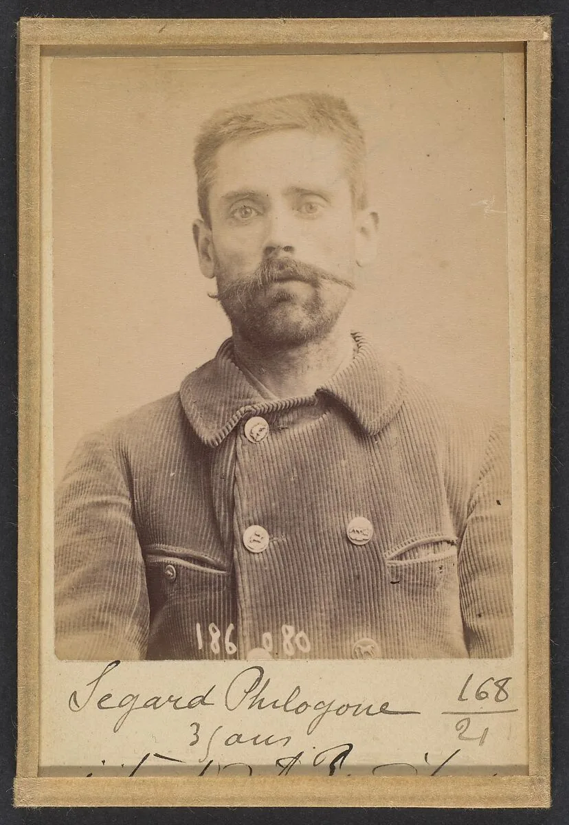 Segard. Philogone. 44 ans (35 ans inscrit sur la photo), né à Salond (Somme). Journaliste. Anarchiste. — Alphonse Bertillon