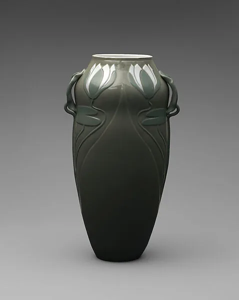 Vase with waterlilies — München Vereinigte Werkstätten|Theo Schmutz-Baudiss