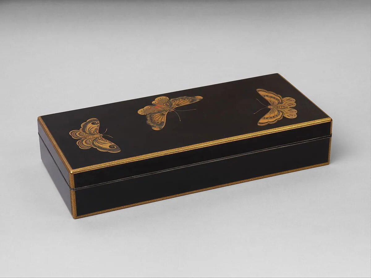 蝶秋草蒔絵短冊箱|Box for Paper (Ryōshibako) with Decoration of Butterflies and Autumn Grasses — Unknown