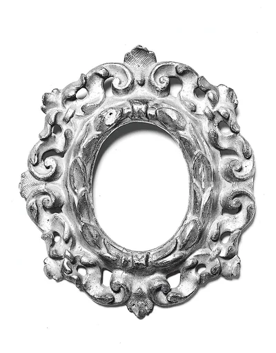 Palatina-style oval frame