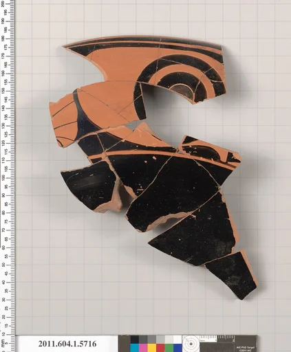 Terracotta fragment of a kylix: eye-cup (drinking cup)