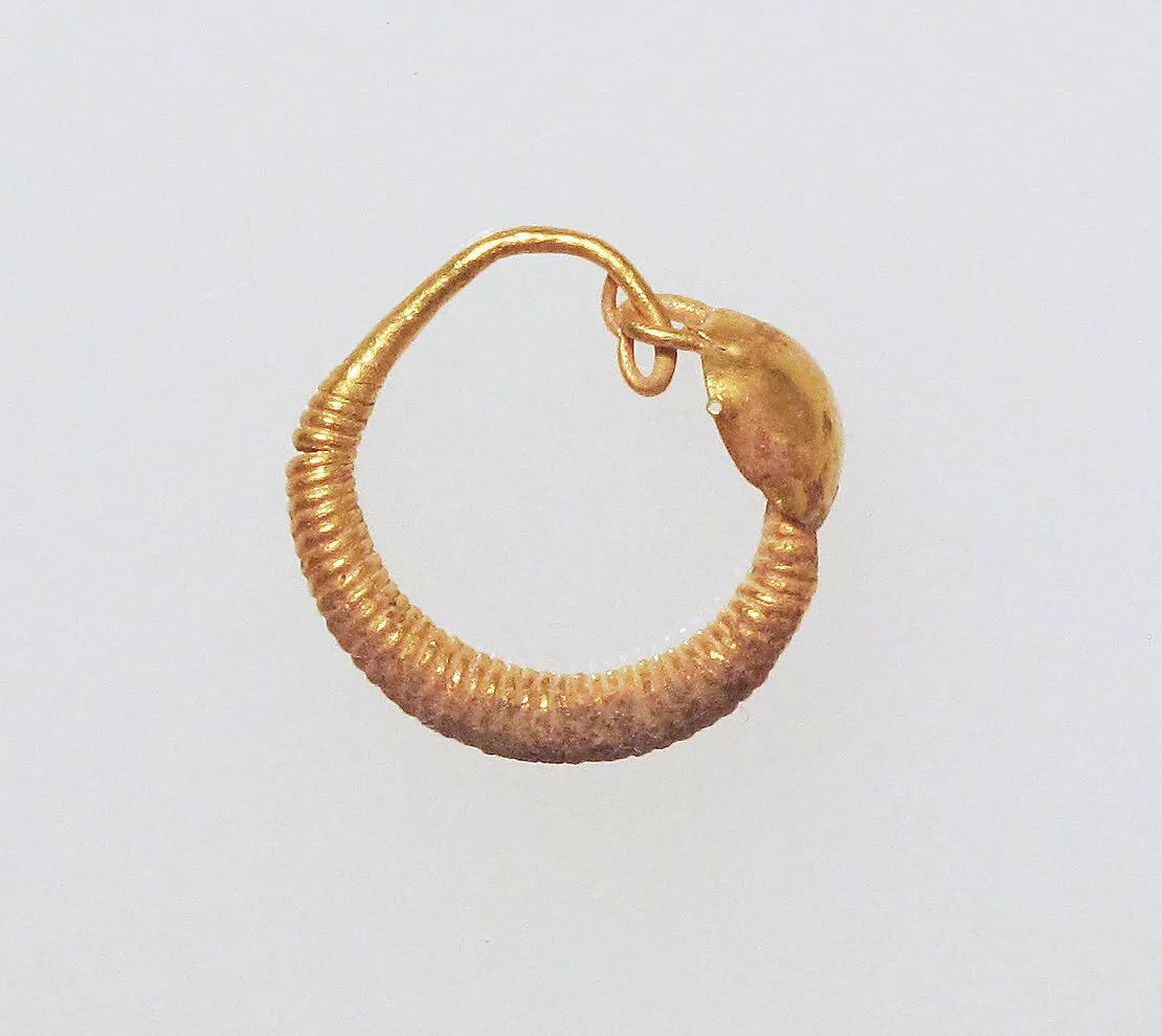 Earring with plain loop and disc — Unknown