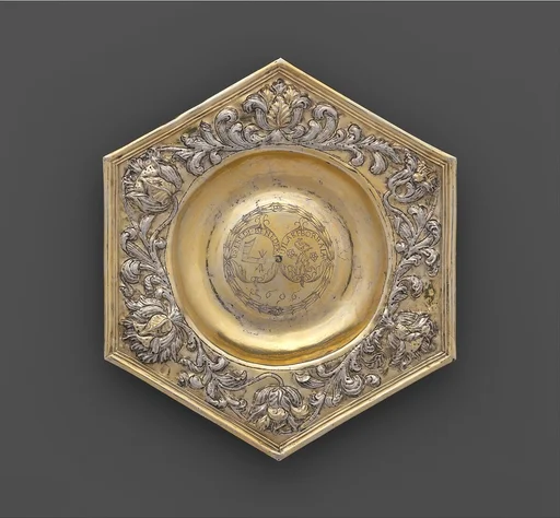 Hexagonal dish