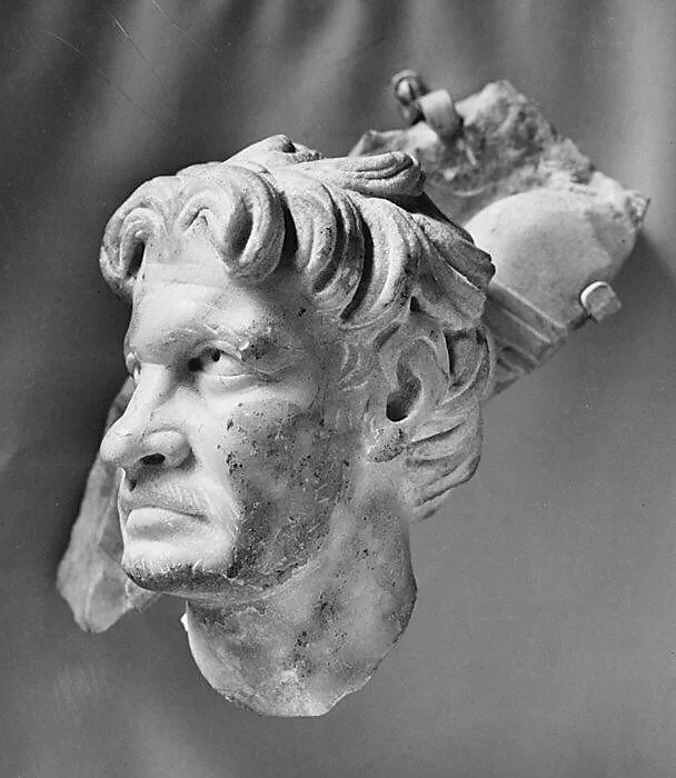 Marble sarcophagus fragment: head of a Gaul — Unknown