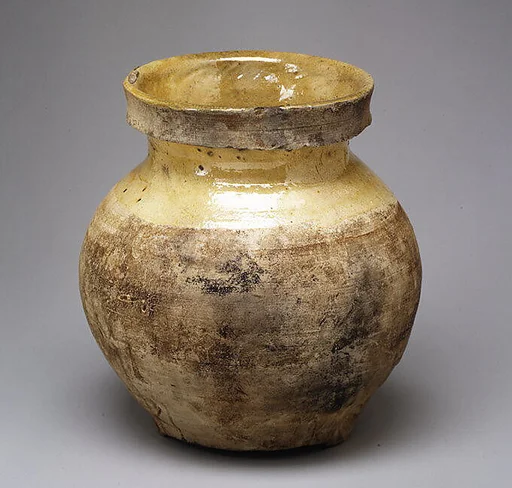 Footed pot