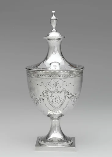 Covered sugar bowl