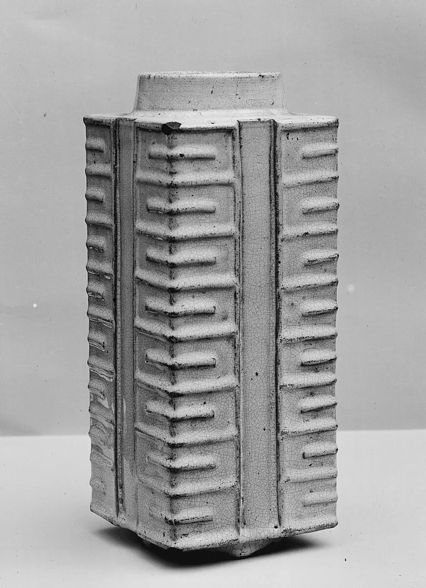 자기 옥형 병 중국 청|窯青瓷 琮式瓶 中國 淸|Quadrangular vase in the form of a Neolithic ritual jade object (Cong) — Unknown