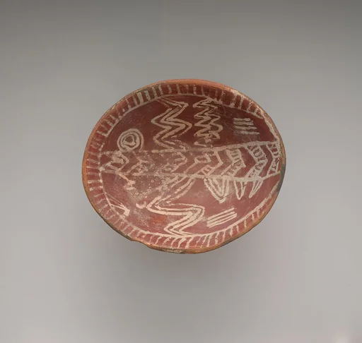White cross-lined bowl with four legs