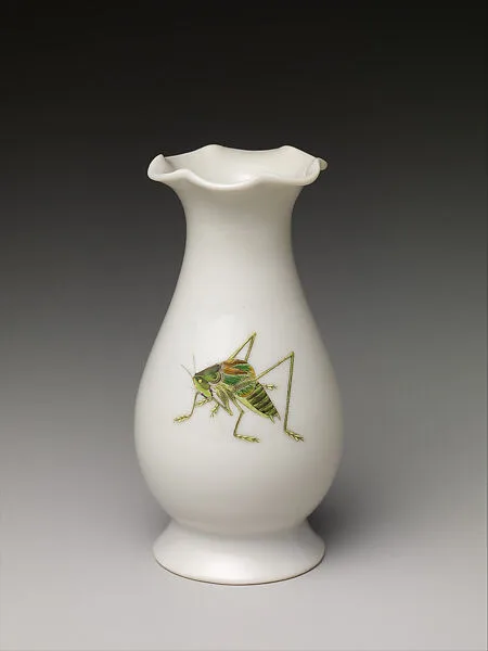 近代 景德鎮窯粉彩蟈蟈紋花口瓶一對|Vase decorated with katydids — Unknown