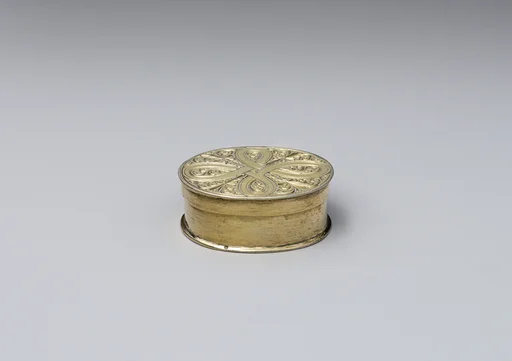 Miniature box with cover