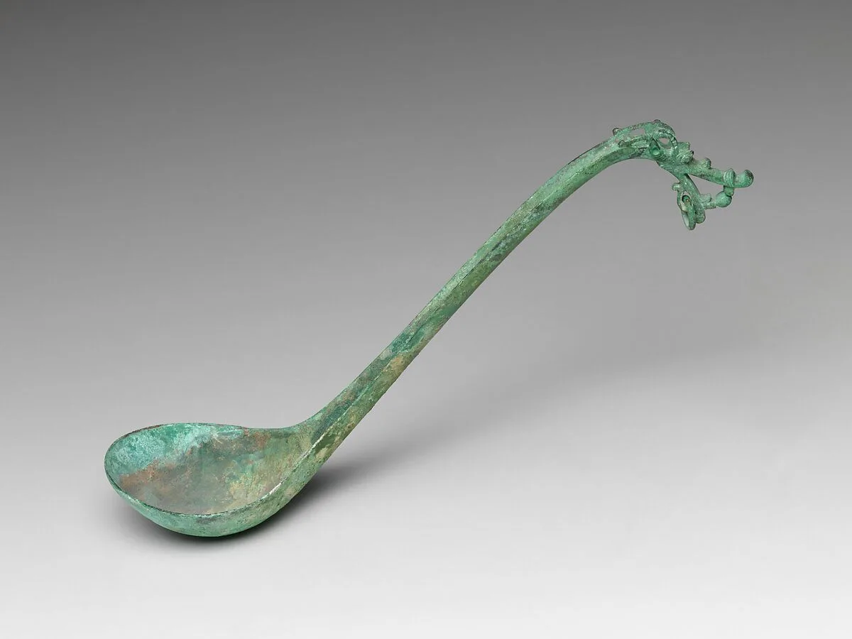 三國 龍首長柄青銅勺|Ladle with handle in the shape of a dragon's head — Unknown