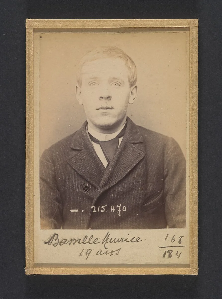 Bassille. Maurice, Eugène. 19 ans, né à Paris Ille. Portefeuilliste. Anarchiste. 9/3/94. — Alphonse Bertillon