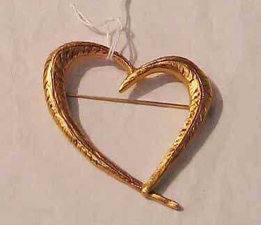 Pin — Christian Lacroix