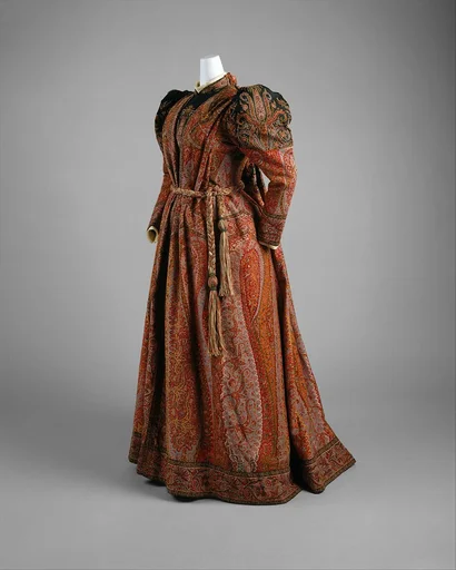 Tea gown