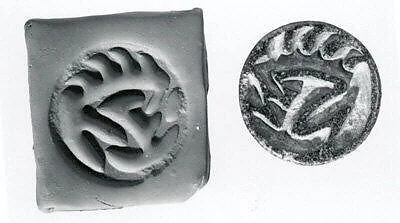 Hemispheroid seal with radiating lines on back