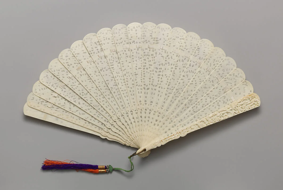 Brisé Fan, with Simple Carved Patterning — Unknown