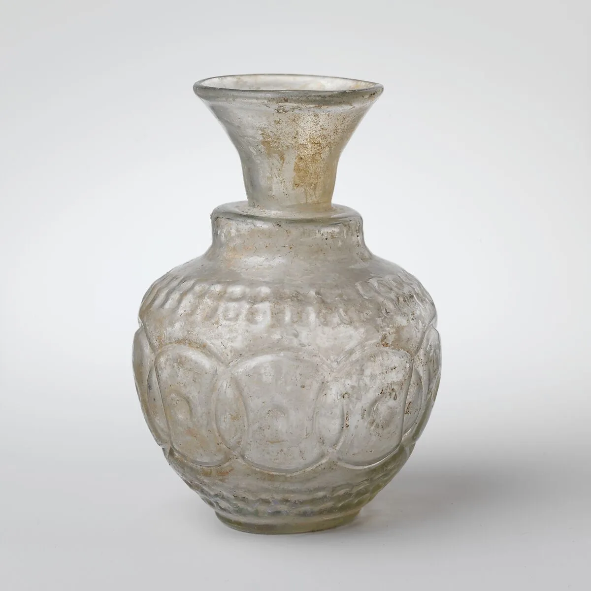 Glass flask decorated with intersecting circles — Unknown