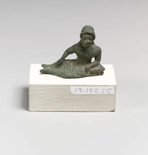 Statuette of a girl