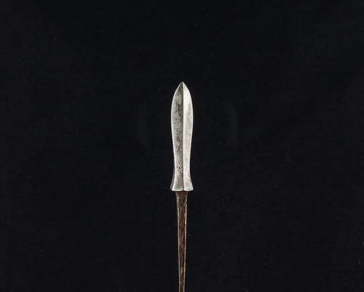 Arrowhead (<i>Yanone</i>)