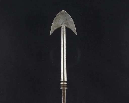 Arrowhead (<i>Yanone</i>)