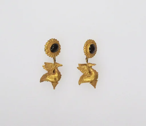 Earring with pendants of birds