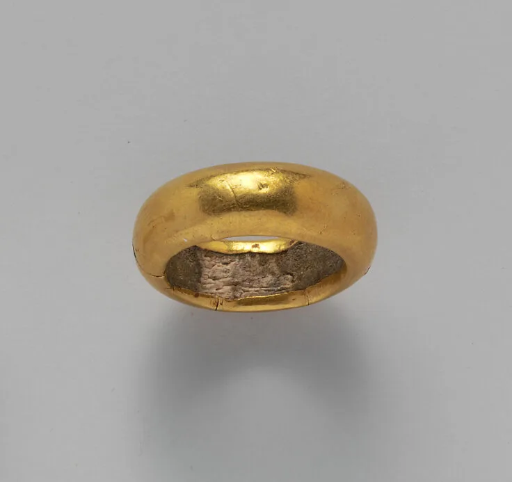 Gold and ivory ring — Unknown