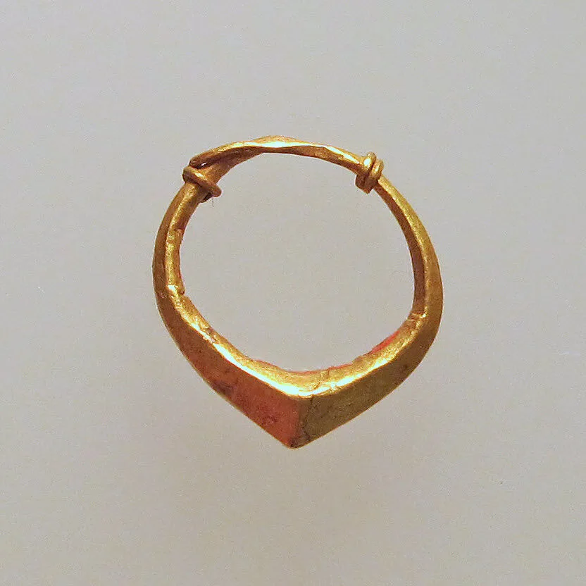 Earring of simple form — Unknown