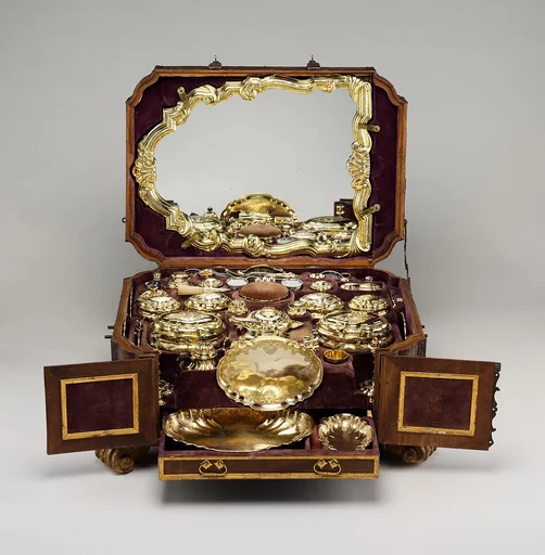 Toilet set in original leather case