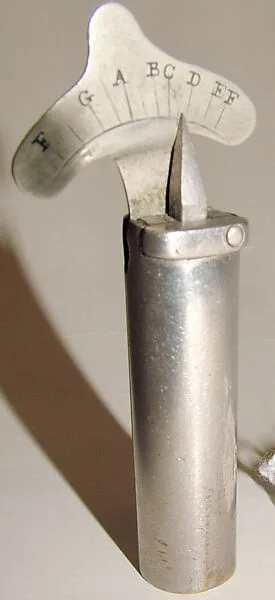 Single Reed Pitch Pipe — Unknown