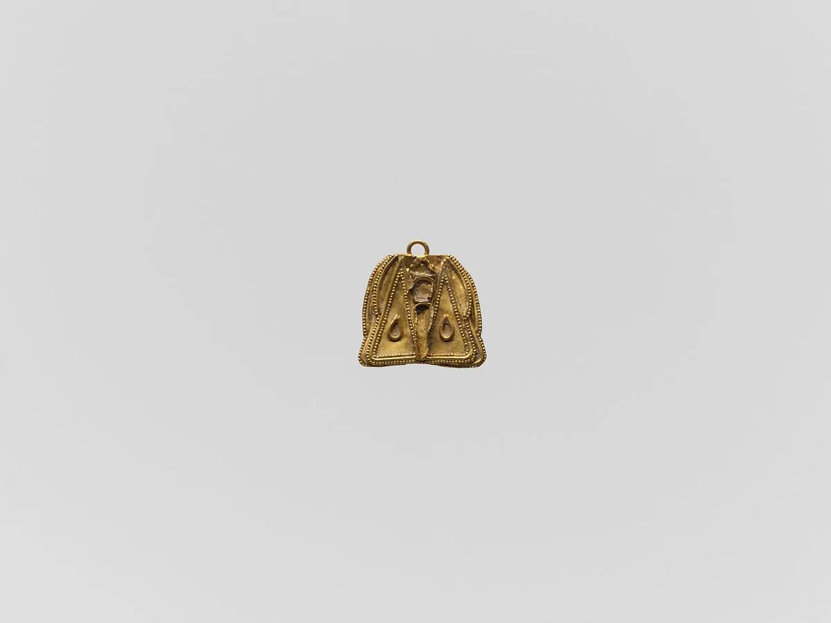 Gold pendant or clasp? — Unknown