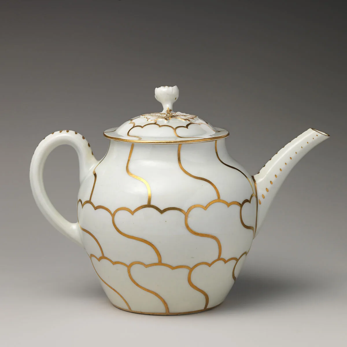 Teapot (part of a service) — Worcester factory