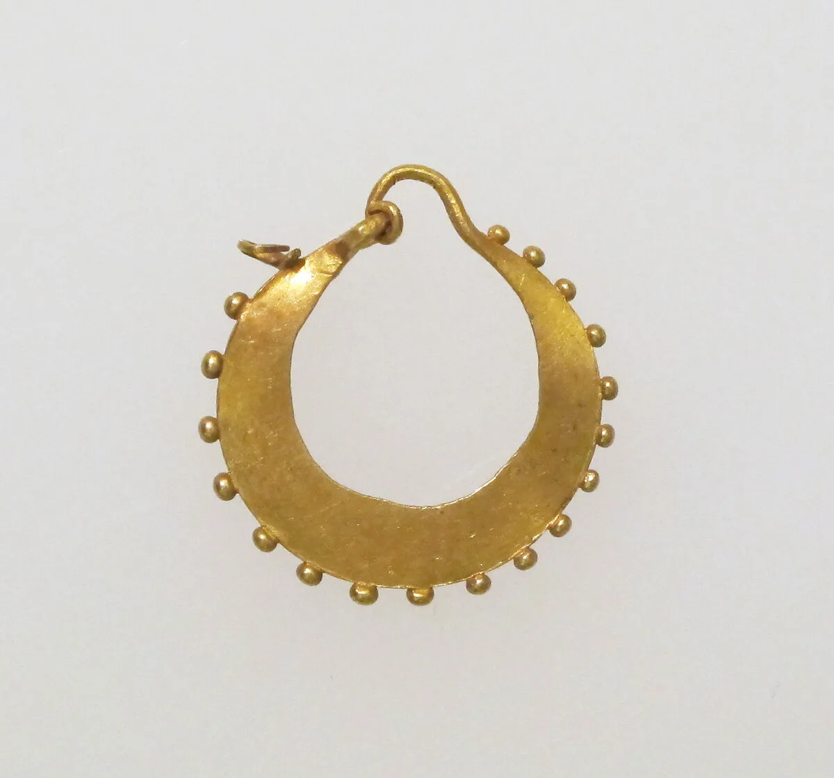 Earring, crescent-shaped, decorated — Unknown