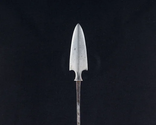 Arrowhead (<i>Yanone</i>)