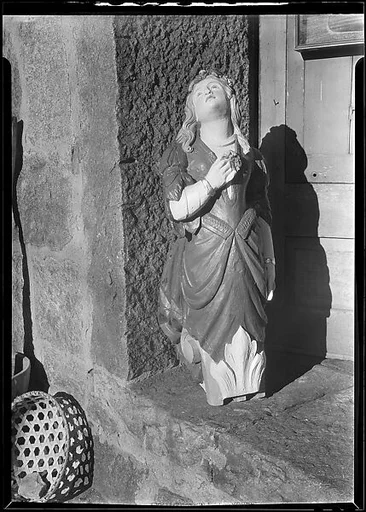 [Ship's Prow Figurehead in Doorway, New Bedford, Massachusetts?]