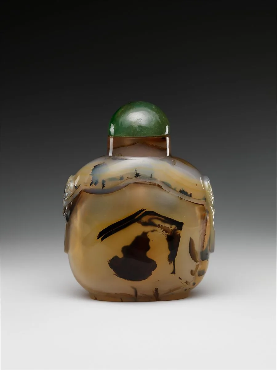 清中期 瑪瑙俏色葫蘆紋鼻煙壺|Snuff bottle with gourd on a trellis — Unknown