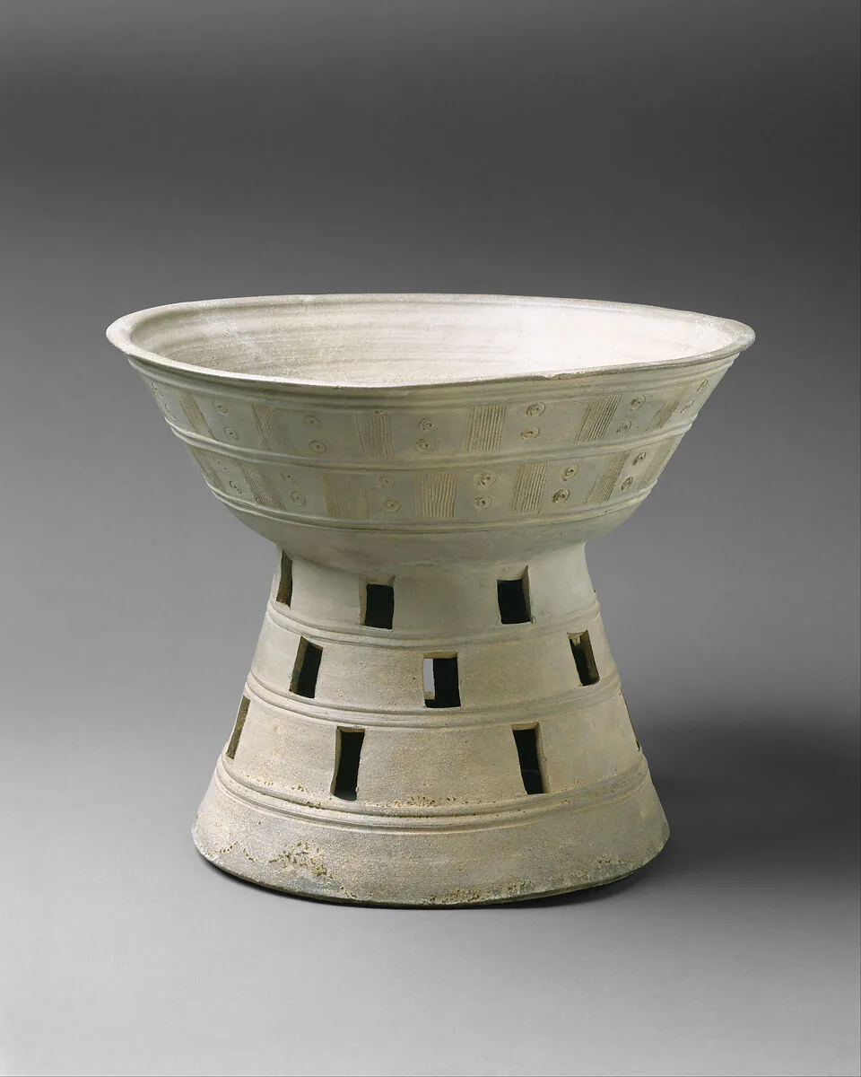 그릇받침 삼국, 신라|器臺 三國, 新羅|Stand with perforated base — Unknown