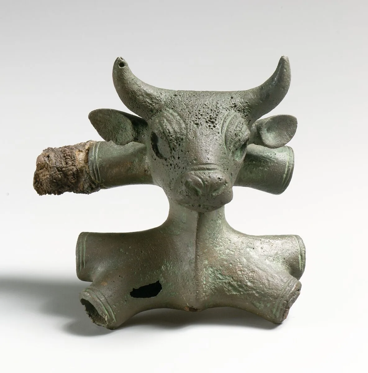 Bronze bull's head — Unknown