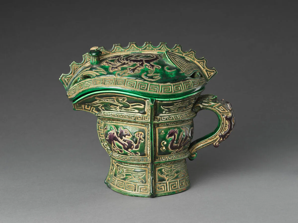 伝奥田頴川作 交趾釉兕觥形香炉|Rhinoceros-Shaped Incense Burner in the Cochin (Kōchi) Style — Okuda Eisen